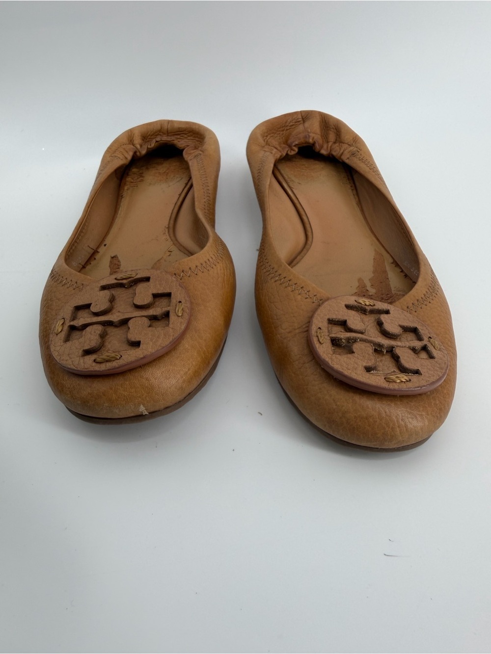 Tory Burch Women's Casual Shoes Reva Flat Tan Logo Leather Size 8.5 - Picture 2 of 3